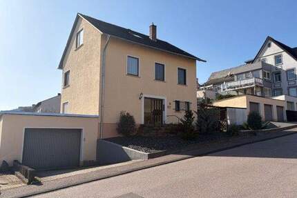 Einfamilienhaus mit großem Garten und 4 Garagen - Saarburg