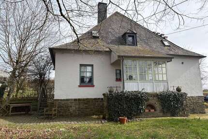 Haus zum Kaufen in Winterspelt-Elcherath 365.000,00 € 210 m²