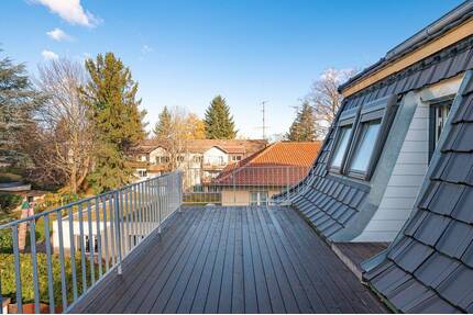 Schöne kernsanierte Dachgeschosswohnung mit großer Terrasse zum grünen Innenhof - Südwestausrichtung - Berlin Zehlendorf