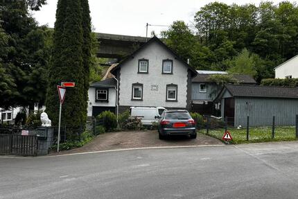 Einfamilienhaus mit Einliegerwohnung - Gummersbach Berstig Süd