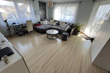 Attraktive 3-Zimmer-Wohnung in Eschenbach in Toplage mit einem sonnigen Balkon und einer Garage!