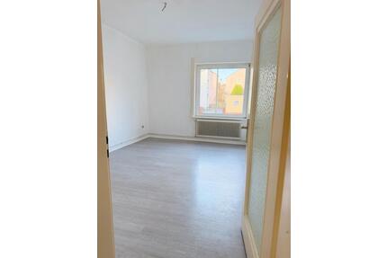 2 Zimmer Wohnung 62qm ab sofort Hochparterre Altbaudecken - Hannover Ahlem-Badenstedt-Davenstedt