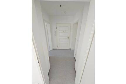 Lichtdurchflutete Wohnung mit Fenster in Bad und Küche - ideal für Singles & Paare - Altenburg