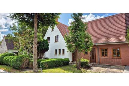 +++PROVISIONSFREI+++Verkauf einer großzügigen Doppelhaushälfte mit 2 Fewo´s in sehr ruhiger Wohnlage von Zingst