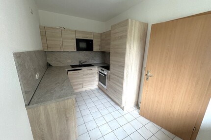Wohnen mit Mehrwert: 2-Raum-Wohnung mit großzügigem Doppel-Wintergarten in Gera-Bieblach!