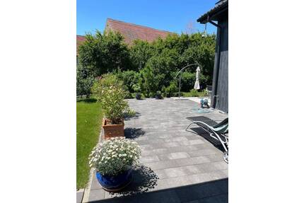 Modernes Einfamilienhaus mit Doppelgarage und großer Terrasse in Oberschwarzach, OT. Zwischen Würzburg, Schweinfurt, Bamberg.