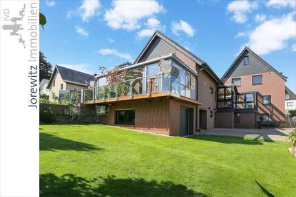 Bielefeld-Jöllenbeck: Zwei Einfamilienhäuser auf einem Grundstück - 4 Garagen und 6 PKW-Stellplätze