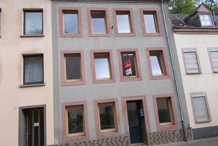 Haus in Neuerburg - 6 Zimmer, Küche ,2 x Bad, Nebengebäude - Bollendorf