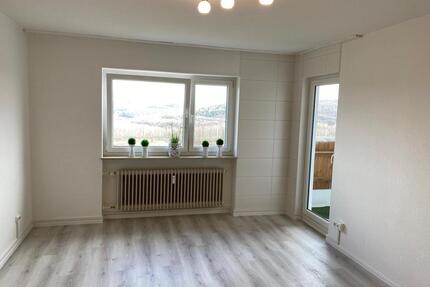 Gute Lage, renovierte Wohnung mit Balkon und Küche - Saarbrücken Dudweiler