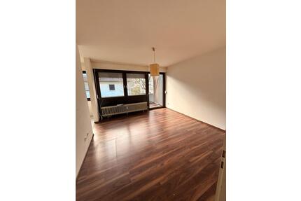 Helle 2,5-Zimmer-Wohnung mit Balkon und Stellplatz in Mühlhausen - Stuttgart