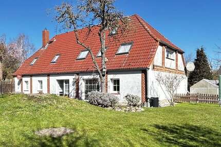 Haus zum Kaufen in Laage 398.700,00 € 379 m²