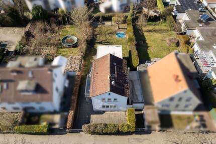 Frankfurt-Berkersheim: Großzügiges Grundstück mit Bestandsgebäude und Neubaupotenzial - Frankfurt am Main
