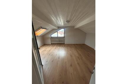 2 Zimmer Dachgeschoss Wohnung - 450,00&nbsp;EUR Kaltmiete, ca.&nbsp; 50,00&nbsp;m&sup2; in Bräunlingen (PLZ: 78199)