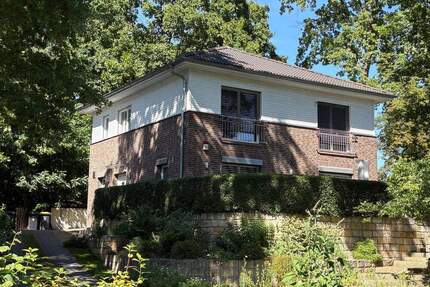 Prädestiniertes Haus mit Baugenehmigung in Zehlendorf mit Bodenbelägen und Malerarbeiten - Berlin