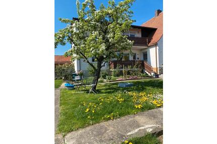 Saniertes 2 Familienhaus am Ortsrand von Geroldshausen