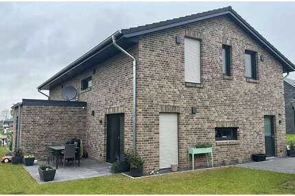 Haus zum Mieten in Hemmoor 1.200,00 € 101 m²