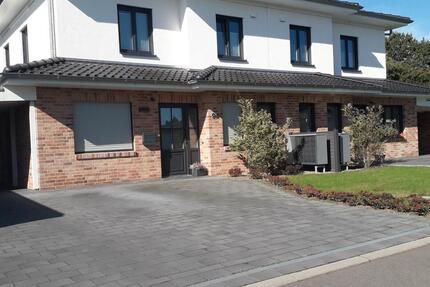 Moderne Doppelhaushälfte in Zeven Bj. 2023 in ruhiger Lage