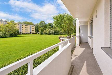 Einziehen und wohlfühlen: modernisierte 3-Zi.-Wohnung mit Sonnenbalkon im Grünen - München Bogenhausen