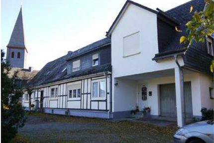 Haus zum Kaufen in Bestwig 360.000,00 € 341 m²