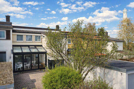 Rottweil: Helles Reihenmittelhaus mit Einliegerwohnung, Garage und großem Garten