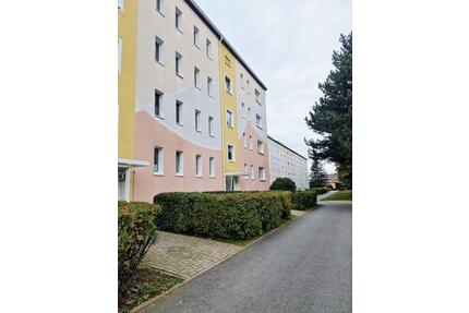 2-Raum-Wohnung mit Balkon in zentraler, ruhiger Wohngegend - Limbach-Oberfrohna