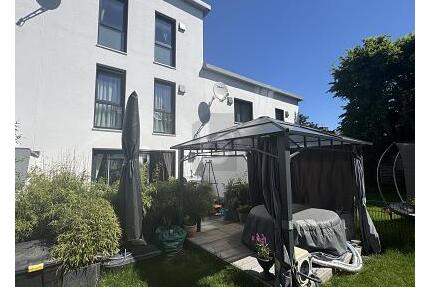 PLATZ FÜR DIE GANZE FAMILIE AB SEPTEMBER - Kaufering