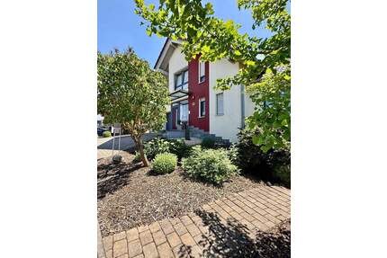 Großzügiges Einfamilienhaus mit Einliegerwohnung auf ca. 1.500 m² Grundstück - inkl. Baugrundstück - hofbieber