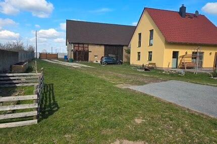 Kleiner grüner Resthof in Wiedemar bei Leipzig - Delitzsch