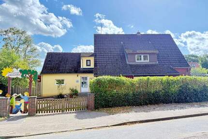 Langfristig vermietetes Zweifamilienhaus (Kindergarten) zu verkaufen - Rotenburg
