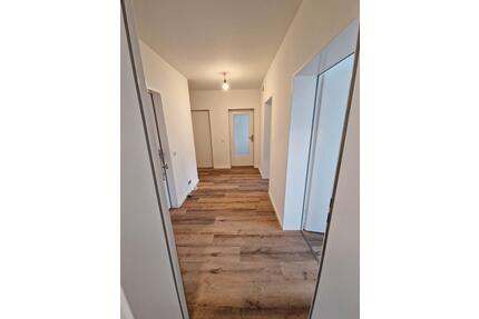 3,5-Zimmer EG Wohnung - 1.450,00&nbsp;EUR Kaltmiete, ca.&nbsp; 95,00&nbsp;m&sup2; in Bruckmühl (PLZ: 83052)
