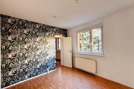 4-Zimmer-Wohnung mit Balkon in Suhl im Erdgeschoss - zum selbst renovieren