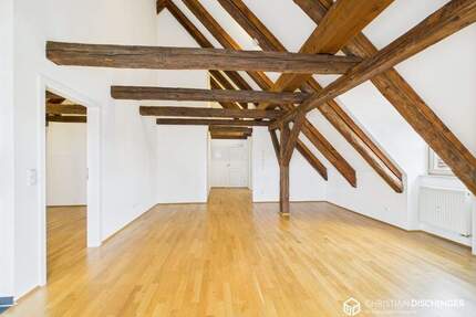 Außergewöhnliche Dachgeschosswohnung in denkmalgeschütztem Bauernhof - hochwertig saniert, sofort bezugsfrei - Regensburg / Wutzlhofen Konradsiedlung-Wutzlhofen