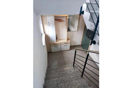 Wohnung 45m² + BüroAtelier 23m² an weibliche Einzelperson - Dettingen an der Erms