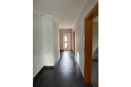 Helle Wohnung mit Balkon - 750,00&nbsp;EUR Kaltmiete, ca.&nbsp; 79,00&nbsp;m&sup2; in Lennestadt (PLZ: 57368)