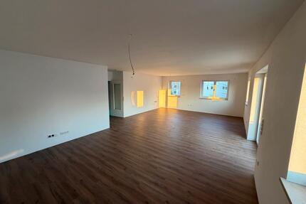 Neubau-Erstbezug 3.5-Zimmer-Wohnung mit Balkon in Dingolfing