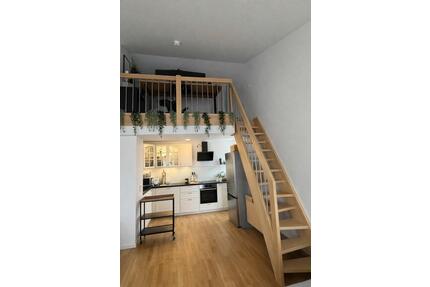 Stilvolle 3-Zimmer-DG-Wohnung in München ab 01.04 | voll möbliert