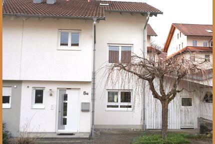 Top gepflegte Doppelhaushälfte ab 1. Juni in Bestlage von Zell a. H. zur Miete frei - mit Carport ! - Zell am Harmersbach