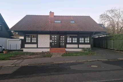 Freistehendes Einfamilienhaus mit Apartment - Frechen