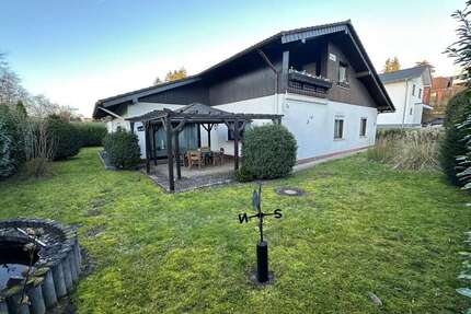 Haus zum Mieten in Solms 1.200,00 € 196 m²