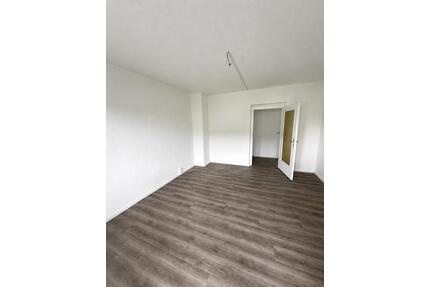 3 Raum Wohnung mit Balkon - 540,00&nbsp;EUR Kaltmiete, ca.&nbsp; 63,00&nbsp;m&sup2; in Wildenfels (PLZ: 08134)