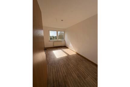 3-Zi. Wohnung ab 01.04, 01.05 - 378,00&nbsp;EUR Kaltmiete, ca.&nbsp; 59,70&nbsp;m&sup2; in Röbel/Müritz (PLZ: 17207)