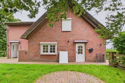 **Unter Reet mit 2 Wohnungen in bester Deichlage mit Blick in die Marsch** - Nordstrand