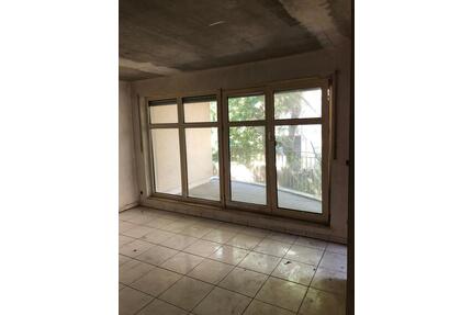 Provisionsfrei, seitlich der Biebricher Allee im 1. OG mit Balkon - Wiesbaden