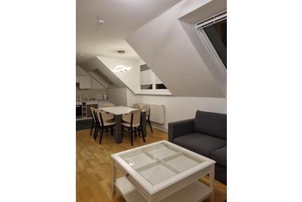 Möblierte 3-Zimmer-Dachgeschosswohnung - Berlin Tempelhof-Schöneberg