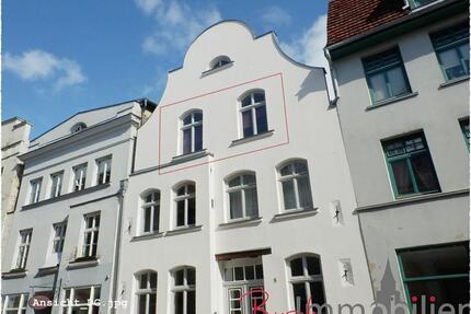 BUSCH-IMMOBILIEN ~ Individuelle Dachgeschoss-Wohnung im Güstrower Stadtkern!