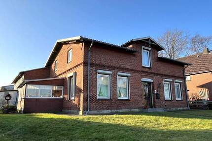Einfamilienhaus mit ehemaligen Stallungen und Hallenflächen - Sanierungsbedarf vorhanden - Hennstedt