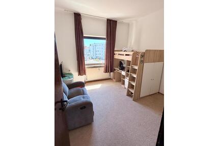 Homburg Innenstadt 5-ZKB-Wohnung im 1. OG zu vermieten.
