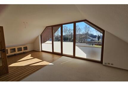 Dachgeschosswohnung mit Südbalkon – ideal für eine Person - Oldenburg in Holstein