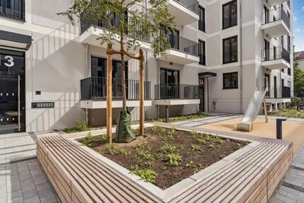 Erstbezug mit Stil: Helle 2-Zimmer-Wohnung mit Einbauküche und Balkon - Berlin Tempelhof-Schöneberg