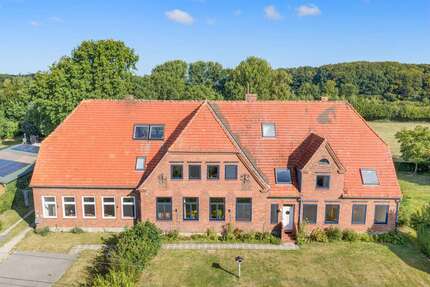 Haus zum Kaufen in Ahneby 890.000,00 € 484.87 m²